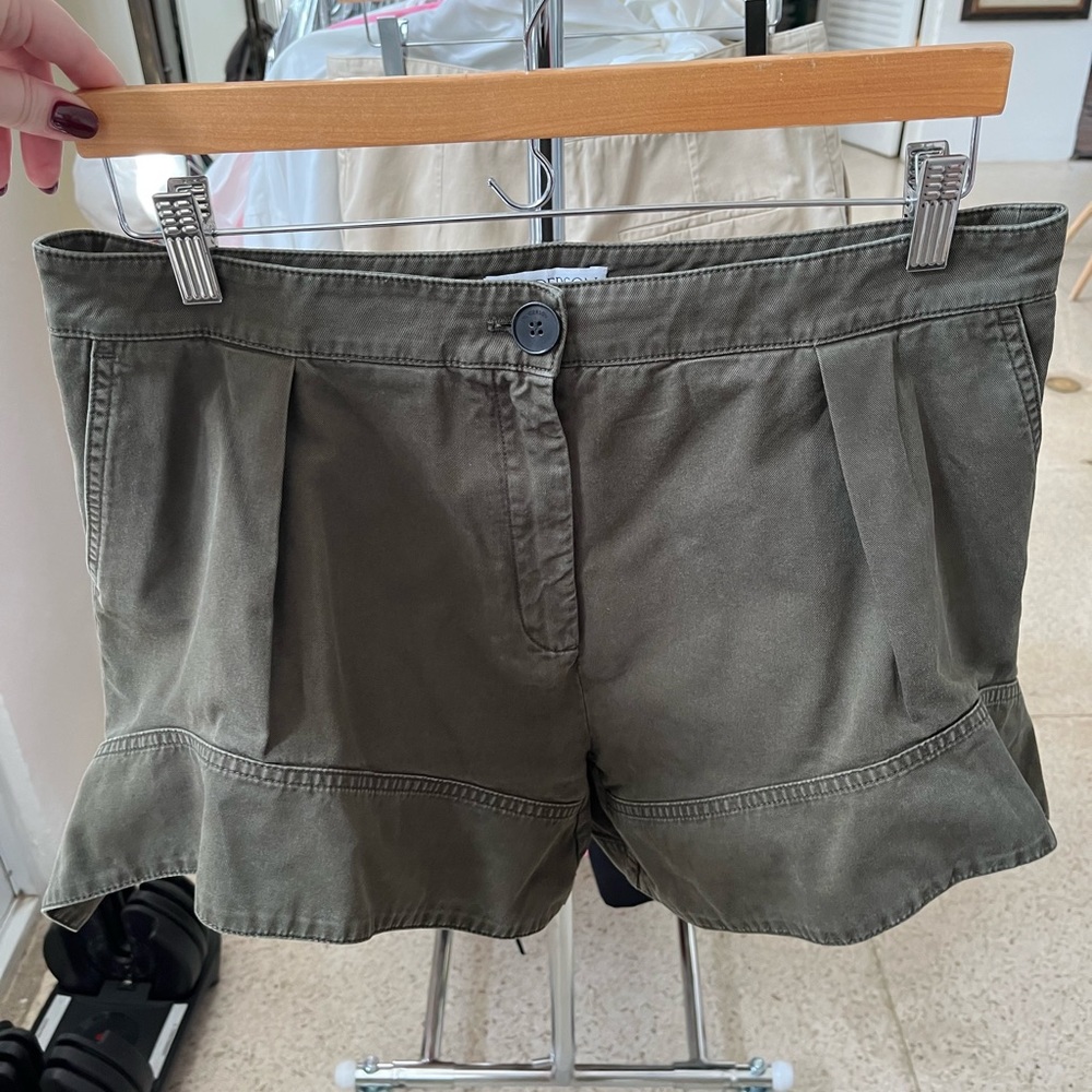 BAGGY SHORTS WITH A FLARE